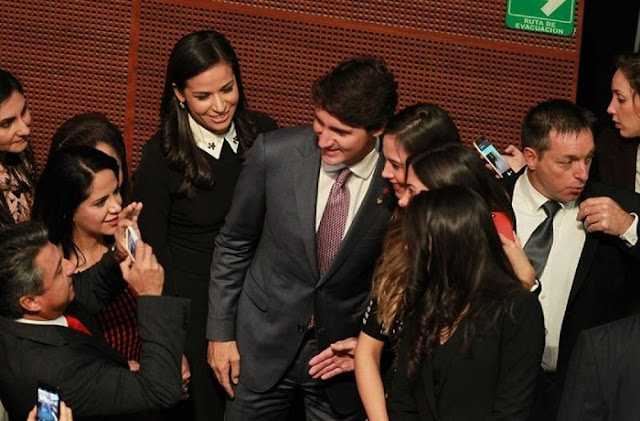  Diputadas acosaron al primer ministro de Canadá, "quiero una foto contigo papito", decian..