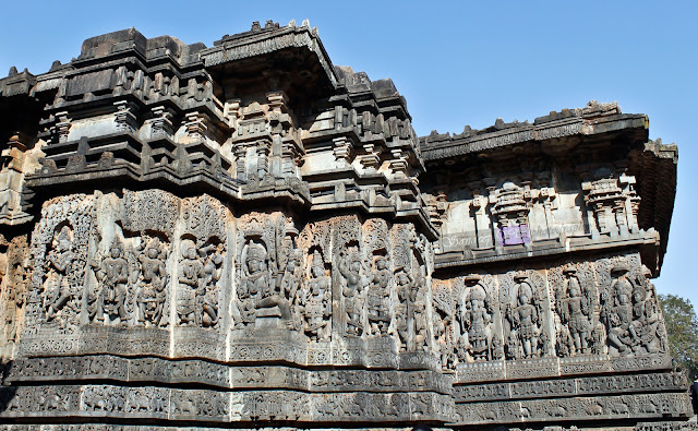 Series of sculptures on the walls of the temple, leaving behind no space untouched