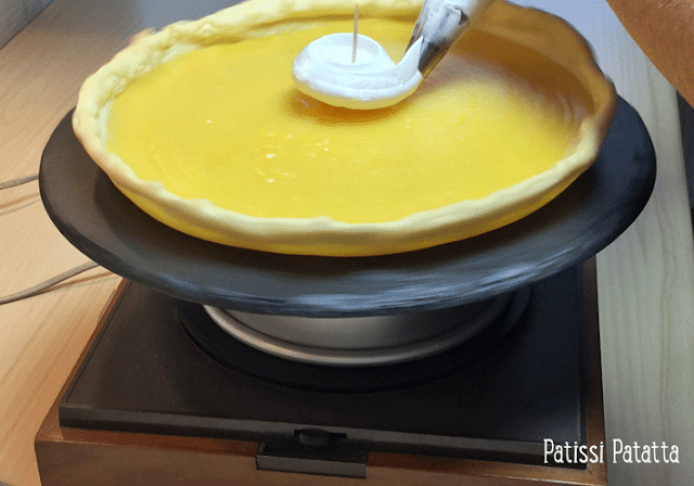 recette de tarte au citron meringuée, tarte au citron meringuée, meringue en spirale, citron meringuée, dessert, tarte classique,