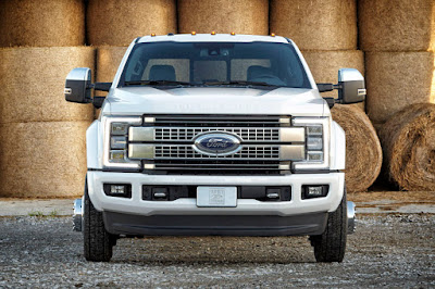 Ford F-450 Super Duty Platinum Crew Cab 4x4 (2017) Front