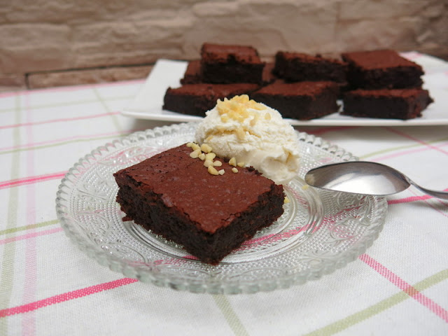 BROWNIE DE CHOCOLATE (Sin gluten ni lactosa)