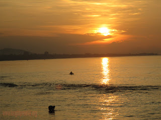 Suasana Pagi Hari di Pantai Lebih