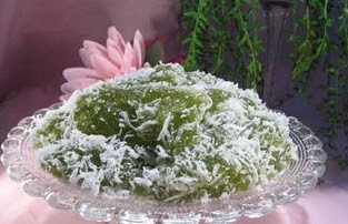  Kha Nom Yog Ma Nee - Coconut Covered Tapioca