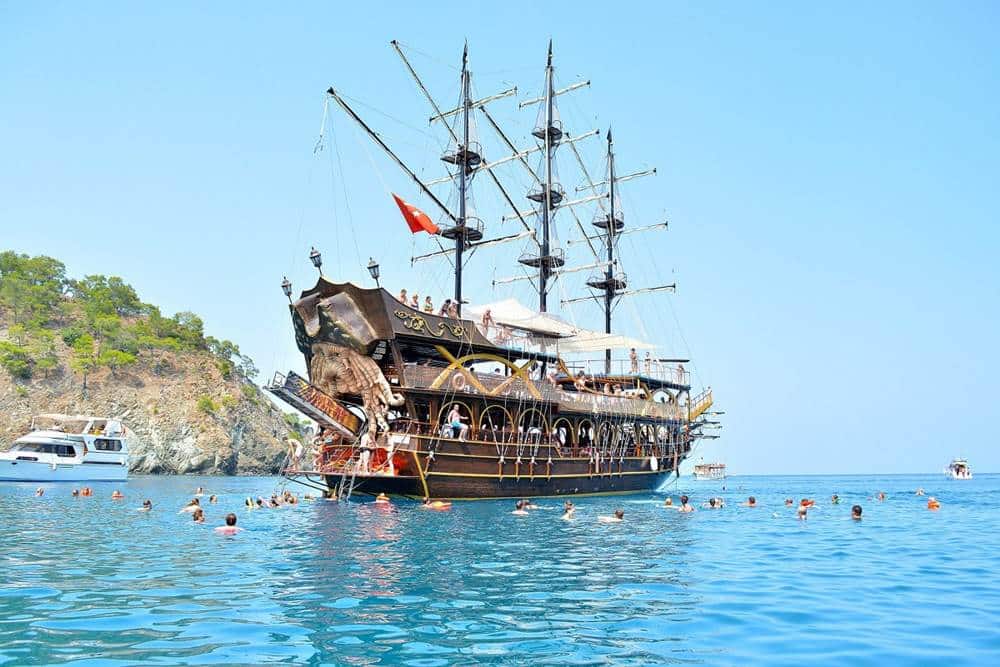 Прогулка на яхте в Анталии (Пиратский Корабль)