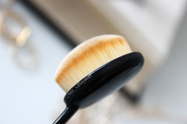 NoUBA Oval Brush