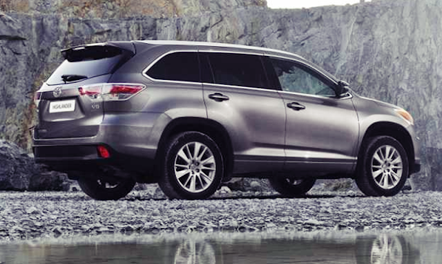 2016 Toyota Highlander back