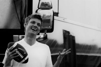 Nick Carter foto senyum dan Baseball