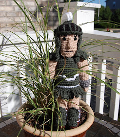 Spartan doll -- free crochet amigurumi pattern