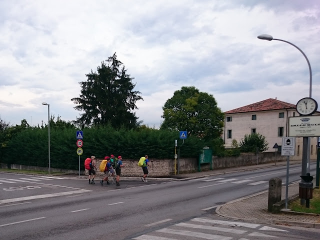 Ragazzi tedeschi in cammino verso Venezia