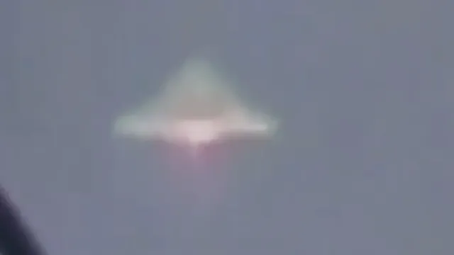 Genuine looking UFO over UK in February 2006.