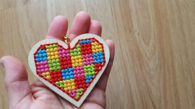 DIY cross stitched heart keychain - with free pattern