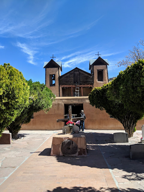 Місія Ель Сантуаріо де Чімайо. Чімайо. Нью-Мексико (El Santuario de Chimayo. Chimayo, New Mexico)