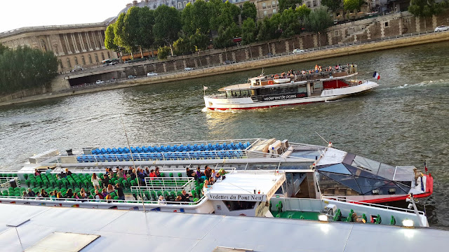 river seine cruise in Paris