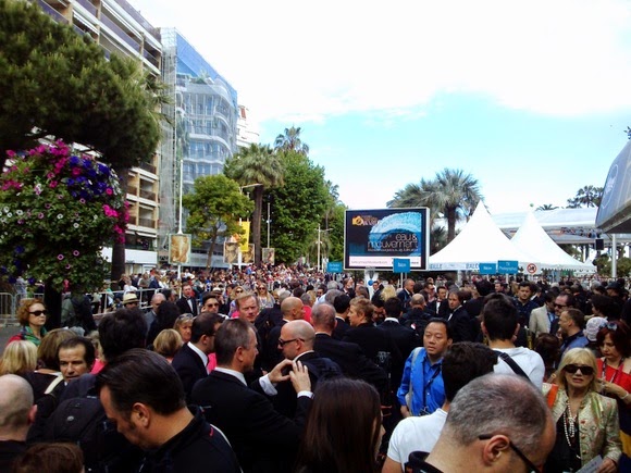 Cannes crowds picture