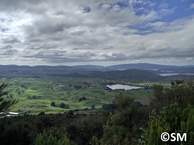 Photo de vue de Rainbow Mountain vers les lacs de Rotorua et la vallée de Waimangu Rotorua Nouvelle-Zélande