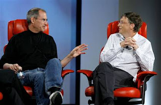 Bill Gates et Steve Jobs (dans l'ordre inverse)