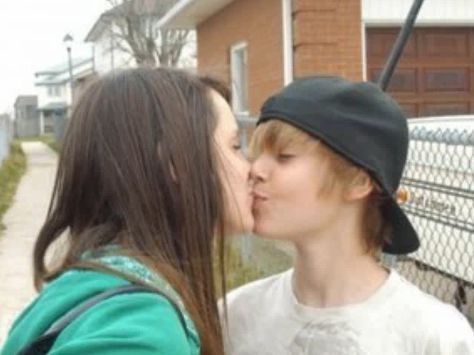 selena gomez kissing justin bieber photos