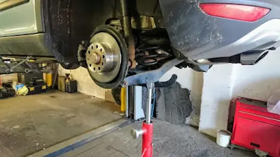 axle stands supporting suv