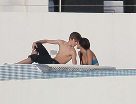 fotos de selena gomez y justin bieber besandose. Selena Gomez y Justin Bieber
