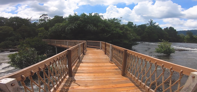 ឡាវ៉ាលី អេកូរីស៊ត La Valle Eco Resort