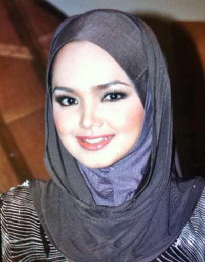 Koleksi gambar Siti Nurhaliza bertudung  HOTLIPS CORNER