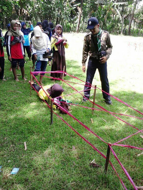 Salah satu ketangkasan yang dilatih dalam Latgab HW se-Jember