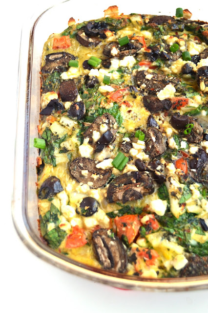 This Greek Egg Casserole combines all your favorite Greek flavors including feta cheese, kalamata olives, tomatoes, onions, peppers and more! www.nutritionistreviews.com