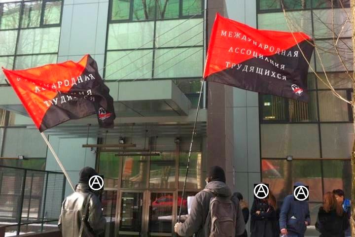 Anarquistas,trabajadores,Portinox Teka,001  MOS-01  Moscú  Москва  C  Flag of Moscow oblast.svg Óblast de Moscú  10 382 754  11 514 330 002  LEN-01  San Petersburgo  Санкт-Петербург  C  Flag of Leningrad Oblast.svg Óblast de Leningrado  4 661 219  4 848 742 003  NVS-01  Novosibirsk  Новосибирск  C  Flag of Novosibirsk oblast.svg Óblast de Novosibirsk  1 425 508  1 473 737 004  SVE-01  Ekaterinburgo  Екатеринбург  C  Flag of Sverdlovsk Oblast.svg Óblast de Sverdlovsk  1 293 537  1 350 136 005  NIZ-01  Nizhni Nóvgorod  Нижний Новгород  C  Flag of Nizhny Novgorod Region.svg Óblast de Nizhni Nóvgorod  1 311 252  1 250 615 006  SAM-01  Samara  Самара  C  Flag of Samara Oblast.svg Óblast de Samara  1 157 880  1 164 896 007  OMS-01  Omsk  Омск  C  Flag of Omsk Oblast.svg Óblast de Omsk  1 105 289  1 153 971 008  TA-01  Kazán  Казань  C  Flag of Tatarstan.svg República de Tartaristán  1 134 016  1 143 546 009  CHE-01  Cheliábinsk  Челябинск  C  Flag of Chelyabinsk Oblast.svg Óblast de Cheliábinsk  1 077 174  1 130 273 010  ROS-01  Rostov del Don  Ростов-на-Дону  C  Flag of Rostov Oblast.svg Óblast de Rostov  1 068 267  1 089 851 011  BA-01  Ufá  Уфа  C  Flag of Bashkortostan.svg República de Baskortostán  1 042 437  1 062 300 012  VGG-01  Volgogrado  Волгоград  C  Flag of Volgograd Oblast.svg Óblast de Volgogrado  1 011 417  1 021 244 013  PER-01  Perm  Пермь  C  Flag of Perm Krai.svg Krai de Perm  1 001 653  991 530 014  KYA-01  Krasnoyarsk  Красноярск  C  KrasnoyarskKray-Flag.svg Krai de Krasnoyarsk  909 341  973 891 015  VOR-01  Vorónezh  Воронеж  C  Flag of Voronezh Oblast.svg Óblast de Vorónezh  848 752  889 989 016  SAR-01  Sarátov  Саратов  C  Flag of Saratov Oblast.png Óblast de Sarátov  873 055  837 831 017  KDA-01  Krasnodar  Краснодар  C  Flag of Krasnodar Krai.png Krai de Krasnodar  646 175  744 933 018  SAM-02  Tolyatti  Тольятти  -  Flag of Samara Oblast.svg Óblast de Samara  702 879  719 514 019  UD-01  Izhevsk  Ижевск  C  Flag of Udmurtia.svg República de Udmurtia  632 140  628 116 020  ULY-01  Uliánovsk  Ульяновск  C  Flag of Ulyanovsk Oblast.png Óblast de Uliánovsk  635 947  613 793 021  ALT-01  Barnaul  Барнаул  C  Flag of Altai Krai.svg Krai de Altái  600 749  612 091 022  PRI-01  Vladivostok  Владивосток  C  Flag of Primorsky Krai.svg Krai de Primorie  594 701  592 069 023  YAR-01  Yaroslavl  Ярославль  C  Flag of Yaroslavl Oblast.svg Óblast de Yaroslavl  613 088  591 486 024  IRK-01  Irkutsk  Иркутск  C  Flag of Irkutsk Oblast.svg Óblast de Irkutsk  593 604  587 225 025  TYU-01  Tiumén  Тюмень  C  Flag of Tyumen Oblast.svg Óblast de Tiumén  510 719  581 758 026  DA-01  Majachkalá  Махачкала  C  Flag of Dagestan.svg República de Daguestán  462 412  577 990 027  KHA-01  Jabárovsk  Хабаровск  C  Flag of Khabarovsk Krai.svg Krai de Jabárovsk  583 072  577 668 028  KEM-01  Novokuznetsk  Новокузнецк  -  Flag of Kemerovo oblast.svg Óblast de Kémerovo  549 870  547 885 029  ORE-01  Oremburgo  Оренбург  C  Flag of Orenburg Oblast.svg Óblast de Oremburgo  549 361  544 987 030  KEM-02  Kémerovo  Кемерово  C  Flag of Kemerovo oblast.svg Óblast de Kémerovo  484 754  532 884 031  RYA-01  Riazán  Рязань  C  Flag of Ryazan Oblast.png Óblast de Riazán  521 560  525 062 032  TOM-01  Tomsk  Томск  C  TomskOblastFlag.png Óblast de Tomsk  487 838  522 940 033  AST-01  Astracán  Астрахань  C  Flag of Astrakhan Oblast.svg Óblast de Astracán  504 501  520 662 034  PNZ-01  Penza  Пенза  C  Flag of Penza Oblast.svg Óblast de Penza  518 025  517 137 035  TA-02  Náberezhnye Chelny  Набережные Челны  -  Flag of Tatarstan.svg República de Tartaristán  509 870  513 242 036  LIP-01  Lípetsk  Липецк  C  Flag of Lipetsk Oblast.svg Óblast de Lípetsk  506 114  508 124 037  TUL-01  Tula  Тула  C  Flag of Tula Oblast.svg Óblast de Tula  481 216  501 129 038  KIR-01  Kírov  Киров  C  Flag of Kirov Region.svg Óblast de Kírov  457 578  473 668 039  CU-01  Cheboksary  Чебоксары  C  Flag of Chuvashia.svg República de Chuvasia  440 621  453 645 040  KGD-01  Kaliningrado  Калининград  C  Flag of Kaliningrad Oblast.svg Óblast de Kaliningrado  430 003  431 491 041  BRY-01  Bryansk  Брянск  C  Flag of Bryansk Oblast.svg Óblast de Briansk  431 526  415 640 042  KRS-01  Kursk  Курск  C  Flag of Kursk Oblast.png Óblast de Kursk  412 442  414 595 043  IVA-01  Ivánovo  Иваново  C  Flag of Ivanovo Oblast.svg Óblast de Ivánovo  431 721  409 277 044  CHE-02  Magnitogorsk  Магнитогорск  -  Flag of Chelyabinsk Oblast.svg Óblast de Cheliábinsk  418 545  408 401 045  BU-01  Ulán-Udé  Улан-Удэ  C  Flag of Buryatia.svg República de Buriatia  359 391  404 357 046  TVE-01  Tver  Тверь  C  Flag of Tver Oblast.svg Óblast de Tver  408 903  403 726 047  STA-01  Stávropol  Ставрополь  C  Flag of Stavropol Krai.svg Krai de Stávropol  354 867  398 266 048  SVE-02  Nizhni Tagil  Нижний Тагил  -  Flag of Sverdlovsk Oblast.svg Óblast de Sverdlovsk  390 498  361 883 049  BEL-01  Bélgorod  Белгород  C  Flag of Belgorod Oblast.svg Óblast de Bélgorod  337 030  356 426 050  ARK-01  Arjángelsk  Архангельск  C  Flag of Arkhangelsk Oblast.svg Óblast de Arcángel  356 051  348 716 050  KGN-01  Kurgán  Курган  C  Flag of Kurgan Oblast.svg Óblast de Kurgán  345 515 052  MUR-01  Múrmansk  Мурманск  C  Flag of Murmansk Oblast.svg Óblast de Múrmansk  336 137 053  KLU-01  Kaluga  Калуга  C  Flag of Russia.svg KAL  334 751 054  ORL-01  Oryol  Орёл  C  Flag of Oryol Oblast.png Óblast de Oriol  333 310 055  KDA-02  Sochi  Сочи  -  Flag of Krasnodar Krai.png Krai de Krasnodar  328 809 056  SMO-01  Smolensk  Смоленск  C  Flag of Smolensk oblast.svg Óblast de Smolensk  325 137 057  ZAB-01  Chitá  Чита  C  Flag of Zabaykalsky Krai.svg Krai de Zabaikalie  316 643 058  VLA-01  Vladímir  Владимир  C  Flag of Vladimirskaya Oblast.svg Óblast de Vladímir  315 954 059  SE-01  Vladikavkaz  Владикавказ  C  Flag of North Ossetia.svg República de Osetia del Norte - Alania  315 608 060  VGG-02  Volzhsky  Волжский  -  Flag of Volgograd Oblast.svg Óblast de Volgogrado  313 169 061  VLG-01  Cherepovets  Череповец  -  Flag of Vologda oblast.svg Óblast de Vólogda  311 869 062  MO-01  Saransk  Саранск  C  Flag of Mordovia.svg República de Mordovia  304 866 063  TAM-01  Tambov  Тамбов  C  Flag of Tambov Oblast.svg Óblast de Tambov  293 658 064  VLG-02  Vólogda  Вологда  C  Flag of Vologda oblast.svg Óblast de Vólogda  293 046 065  KHM-01  Surgut  Сургут  -  Flag of Yugra.svg Distrito autónomo de Janti-Mansi  285 027 066  ROS-02  Taganrog  Таганрог  -  Flag of Rostov Oblast.svg Óblast de Rostov  281 947 067  KHA-02  Komsomolsk-na-Amure  Комсомольск-на-Амуре  -  Flag of Khabarovsk Krai.svg Krai de Jabárovsk  281 035 068  KOS-01  Kostromá  Кострома  C  Flag of Kostroma Oblast.svg Óblast de Kostromá  278 750 069  KB-01  Nálchik  Нальчик  C  Flag of Kabardino-Balkaria.svg República de Kabardia-Balkaria  274 974 070  KR-01  Petrozavodsk  Петрозаводск  C  Flag of Karelia.svg República de Carelia  266 160 071  BA-02  Sterlitamak  Стерлитамак  -  Flag of Bashkortostan.svg República de Baskortostán  264 362 072  NIZ-02  Dzerzhinsk  Дзержинск  -  Flag of Nizhny Novgorod Region.svg Óblast de Nizhni Nóvgorod  261 334 073  IRK-02  Bratsk  Братск  -  Flag of Irkutsk Oblast.svg Óblast de Irkutsk  259 335 074  ME-01  Yoshkar-Olá  Йошкар-Ола  C  Flag of Mari El.svg República de Mari-El  256 719 075  ORE-02  Orsk  Орск  -  Flag of Orenburg Oblast.svg Óblast de Oremburgo  250 963 076  IRK-03  Angarsk  Ангарск  -  Flag of Irkutsk Oblast.svg Óblast de Irkutsk  247 118 077  KHM-02  Nizhnevartovsk  Нижневартовск  -  Flag of Yugra.svg Distrito autónomo de Janti-Mansi  239 044 078  KDA-03  Novorossiysk  Новороссийск  -  Flag of Krasnodar Krai.png Krai de Krasnodar  232 079 079  KO-01  Syktyvkar  Сыктывкар  C  Flag of Komi.svg República de Komi  230 011 080  TA-03  Nizhnekamsk  Нижнекамск  -  Flag of Tatarstan.svg República de Tartaristán  225 399 081  KEM-03  Prokópevsk  Прокопьевск  -  Flag of Kemerovo oblast.svg Óblast de Kémerovo  224 597 082  YAR-02  Rybinsk  Рыбинск  -  Flag of Yaroslavl Oblast.svg Óblast de Yaroslavl  222 653 083  ROS-03  Shajty  Шахты  -  Flag of Rostov Oblast.svg Óblast de Rostov  222 592 084  AMU-01  Blagovéshchensk  Благовещенск  C  Flag of Amur Oblast.svg Óblast de Amur  219 221 085  ALT-02  Biysk  Бийск  -  Flag of Altai Krai.svg Krai de Altái  218 562 086  NGR-01  Nóvgorod  Великий Новгород  C  Flag of Novgorod Oblast.svg Óblast de Nóvgorod  216 856 087  BEL-02  Stary Oskol  Старый Оскол  -  Flag of Belgorod Oblast.svg Óblast de Bélgorod  215 898 088  CE-01  Grozni  Грозный  C  Flag of the Chechen Republic.svg República de Chechenia  210 720 089  SA-01  Yakutsk  Якутск  C  Flag of Sakha.svg República de Sajá  210 642 090  PSK-01  Pskov  Псков  C  Coat of Arms of Pskov Oblast.svg Óblast de Pskov  202 780 091  ARK-02  Severodvinsk  Северодвинск  -  Flag of Arkhangelsk Oblast.svg Óblast de Arcángel  201 551 092  SAR-02  Balakovo  Балаково  -  Flag of Saratov Oblast.png Óblast de Sarátov  200 470 093  KAM-01  Petropavlovsk-Kamchatsky  Петропавловск-Камчатский  C  Flag of Kamchatka Oblast.svg Krai de Kamchatka  198 028 094  CHE-03  Zlatoust  Златоуст  -  Flag of Chelyabinsk Oblast.svg Óblast de Cheliábinsk  194 551 095  SAR-03  Engels  Энгельс  -  Flag of Saratov Oblast.png Óblast de Sarátov  193 984 096  KDA-04  Armavir  Армавир  -  Flag of Krasnodar Krai.png Krai de Krasnodar  193 964 097  SAM-03  Syzran  Сызрань  -  Flag of Samara Oblast.svg Óblast de Samara  188 107 098  SVE-03  Kamensk-Uralsky  Каменск-Уральский  -  Flag of Sverdlovsk Oblast.svg Óblast de Sverdlovsk  186 153 099  MOS-02  Podolsk  Подольск  -  Flag of Moscow oblast.svg Óblast de Moscú  180 963 100  SAK-01  Yuzhno-Sajalinsk  Южно-Сахалинск  C  Flag of Sakhalin Oblast.svg Óblast de Sajalín  175 085 101  PER-02  Bereznikí  Березники  -  Flag of Perm Krai.svg Krai de Perm  173 077 102  ROS-04  Novocherkassk  Новочеркасск  -  Flag of Rostov Oblast.svg Óblast de Rostov  170 822 103  ROS-05  Volgodonsk  Волгодонск  -  Flag of Rostov Oblast.svg Óblast de Rostov  165 994 104  KK-01  Abakán  Абакан  C  Flag of Khakassia.svg República de Jakasia  165 197 105  ALT-03  Rubtsovsk  Рубцовск  -  Flag of Altai Krai.svg Krai de Altái  163 063 106  MOS-03  Mytishchi  Мытищи  -  Flag of Moscow oblast.svg Óblast de Moscú  159 900 107  BA-03  Salavat  Салават  -  Flag of Bashkortostan.svg República de Baskortostán  158 600 108  CHE-04  Miass  Миасс  -  Flag of Chelyabinsk Oblast.svg Óblast de Cheliábinsk  158 420 109  PRI-02  Ussuriysk  Уссурийск  -  Flag of Primorsky Krai.svg Krai de Primorie  157 759 110  AD-01  Maykop  Майкоп  C  Flag of Adygea.svg República de Adiguesia  156 931 111  MOS-04  Lyubertsy  Люберцы  -  Flag of Moscow oblast.svg Óblast de Moscú  156 691 112  VLA-02  Kovrov  Ковров  -  Flag of Vladimirskaya Oblast.svg Óblast de Vladímir  155 499 113  MOS-05  Kolomna  Коломна  -  Flag of Moscow oblast.svg Óblast de Moscú  150 129 114  PRI-03  Najodka  Находка  -  Flag of Primorsky Krai.svg Krai de Primorie  148 826 115  MOS-06  Balashija  Балашиха  -  Flag of Moscow oblast.svg Óblast de Moscú  147 909 116  MOS-07  Elektrostal  Электросталь  -  Flag of Moscow oblast.svg Óblast de Moscú  146 294 117  MOS-08  Koroliov  Королёв  -  Flag of Moscow oblast.svg Óblast de Moscú  142 568 118  MOS-09  Jimki  Химки  -  Flag of Moscow oblast.svg Óblast de Moscú  141 000 119  STA-02  Pyatigorsk  Пятигорск  -  Flag of Stavropol Krai.svg Krai de Stávropol  140 559 120  TA-04  Almetyevsk  Альметьевск  -  Flag of Tatarstan.svg República de Tartaristán  140 437 121  MOS-10  Odintsovo  Одинцово  -  Flag of Moscow oblast.svg Óblast de Moscú  134 844 122  KYA-02  Norilsk  Норильск  -  KrasnoyarskKray-Flag.svg Krai de Krasnoyarsk  134 832 123  TUL-02  Novomoskovsk  Новомосковск  -  Flag of Tula Oblast.svg Óblast de Tula  134 081 124  SVE-04  Pervouralsk  Первоуральск  -  Flag of Sverdlovsk Oblast.svg Óblast de Sverdlovsk  132 277 125  STA-03  Nevinnomyssk  Невинномысск  -  Flag of Stavropol Krai.svg Krai de Stávropol  132 141 126  MOS-11  Sérpujov  Серпухов  -  Flag of Moscow oblast.svg Óblast de Moscú  131 097 127  ULY-02  Dimitrovgrad  Димитровград  -  Flag of Ulyanovsk Oblast.png Óblast de Uliánovsk  130 871 128  STA-04  Kislovodsk  Кисловодск  -  Flag of Stavropol Krai.svg Krai de Stávropol  129 788 129  VGG-03  Kamyshin  Камышин  -  Flag of Volgograd Oblast.svg Óblast de Volgogrado  127 891 130  VLA-03  Múrom  Муром  -  Flag of Vladimirskaya Oblast.svg Óblast de Vladímir  126 901 131  CU-02  Novocheboksarsk  Новочебоксарск  -  Flag of Chuvashia.svg República de Chuvasia  125 857 132  IN-01  Nazran  Назрань  -  Flag of Ingushetia.svg República de Ingusetia  125 066 133  BA-04  Neftekamsk  Нефтекамск  -  Flag of Bashkortostan.svg República de Baskortostán  122 290 134  MOS-12  Oréjovo-Zúyevo  Орехово-Зуево  -  Flag of Moscow oblast.svg Óblast de Moscú  122 248 135  DA-02  Jasaviurt  Хасавюрт  -  Flag of Dagestan.svg República de Daguestán  121 817 136  KYA-03  Achinsk  Ачинск  -  KrasnoyarskKray-Flag.svg Krai de Krasnoyarsk  118 744 137  MOS-13  Noginsk  Ногинск  -  Flag of Moscow oblast.svg Óblast de Moscú  117 555 138  LIP-02  Yelets  Елец  -  Flag of Lipetsk Oblast.svg Óblast de Lípetsk  116 726 139  KC-01  Cherkessk  Черкесск  C  Flag of Karachay-Cherkessia.svg República de Karacháyevo-Cherkesia  116 244 140  MOS-14  Sergiyev Posad  Сергиев Посад  -  Flag of Moscow oblast.svg Óblast de Moscú  113 581 141  SAM-04  Novokuybyshevsk  Новокуйбышевск  -  Flag of Samara Oblast.svg Óblast de Samara  112 973 142  MOS-15  Shchólkovo  Щёлково  -  Flag of Moscow oblast.svg Óblast de Moscú  112 865 143  KEM-04  Léninsk-Kuznetski  Ленинск-Кузнецкий  -  Flag of Kemerovo oblast.svg Óblast de Kémerovo  112 253 144  NIZ-03  Arzamas  Арзамас  -  Flag of Nizhny Novgorod Region.svg Óblast de Nizhni Nóvgorod  109 432 145  TOM-02  Seversk  Северск  -  TomskOblastFlag.png Óblast de Tomsk  109 106 146  BA-05  Oktiabrski  Октябрьский  -  Flag of Bashkortostan.svg República de Baskortostán  108 647 147  KHM-03  Nefteyugansk  Нефтеюганск  -  Flag of Yugra.svg Distrito autónomo de Janti-Mansi  107 830 148  ROS-06  Bataysk  Батайск  -  Flag of Rostov Oblast.svg Óblast de Rostov  107 438 149  KEM-05  Kiseliovsk  Киселевск  -  Flag of Kemerovo oblast.svg Óblast de Kémerovo  106 341 150  ORE-03  Novotroitsk  Новотроицк  -  Flag of Orenburg Oblast.svg Óblast de Oremburgo  106 315 151  KLU-02  Obninsk  Обнинск  -  Flag of Kaluga Oblast.svg Óblast de Kaluga  105 706 152  PSK-02  Velikiye Luki  Великие Луки  -  Coat of Arms of Pskov Oblast.svg Óblast de Pskov  104 979 153  KL-01  Elistá  Элиста  C  Flag of Kalmykia.svg República de Kalmukia  104 254 154  TY-01  Kyzyl  Кызыл  C  Flag of Tuva.svg República de Tuvá  104 105 155  MOS-16  Zheleznodorozhny  Железнодорожный  -  Flag of Moscow oblast.svg Óblast de Moscú  103 931 156  TY-02  Ujtá  Ухта  -  Flag of Komi.svg República de Komi  103 340 157  UD-02  Sarapul  Сарапул  -  Flag of Udmurtia.svg República de Udmurtia  103 141 158  KYA-04  Kansk  Канск  -  KrasnoyarskKray-Flag.svg Krai de Krasnoyarsk  103 000 159  PER-03  Solikamsk  Соликамск  -  Flag of Perm Krai.svg Krai de Perm  102 531 160  KEM-06  Mezhduréchensk  Междуреченск  -  Flag of Kemerovo oblast.svg Óblast de Kémerovo  101 987 161  MOS-17  Zhukovsky  Жуковский  -  Flag of Moscow oblast.svg Óblast de Moscú  101 328 162  ROS-07  Novoshajtinsk  Новошахтинск  -  Flag of Rostov Oblast.svg Óblast de Rostov  101 131 163  DA-03  Derbent  Дербент  -  Flag of Dagestan.svg República de Daguestán  101 031 164  UD-03  Glazov  Глазов  -  Flag of Udmurtia.svg República de Udmurtia  100 894 165  IRK-04  Ust-Ilimsk  Усть-Илимск  -  Flag of Irkutsk Oblast.svg Óblast de Irkutsk  100 592 166  TA-05  Zelenodolsk  Зеленодольск  -  Flag of Tatarstan.svg República de Tartaristán  100 139 167  SVE-05  Serov  Серов  -  Flag of Sverdlovsk Oblast.svg Óblast de Sverdlovsk  99 804 168  UD-04  Votkinsk  Воткинск  -  Flag of Udmurtia.svg República de Udmurtia  99 441 169  MAG-01  Magadán  Магадан  C  Flag of Magadan Oblast.svg Óblast de Magadán  99 399 170  SAR-04  Balashov  Балашов  -  Flag of Saratov Oblast.png Óblast de Sarátov  98 330 171  YAN-01  Noyabrsk  Ноябрьск  -  Flag of Yamal-Nenets Autonomous District.svg Distrito autónomo de Yamalia-Nenetsia  96 440 172  TAM-02  Michurinsk  Мичуринск  -  Flag of Tambov Oblast.svg Óblast de Tambov  96 093 173  KRS-02  Zheleznogorsk  Железногорск  -  Flag of Kursk Oblast.png Óblast de Kursk  95 528 174  SVE-06  Novouralsk  Новоуральск  -  Flag of Sverdlovsk Oblast.svg Óblast de Sverdlovsk  95 414 175  IVA-02  Kíneshma  Кинешма  -  Flag of Ivanovo Oblast.svg Óblast de Ivánovo  95 233 176  YAN-02  Novy Urengoy  Новый Уренгой  -  Flag of Yamal-Nenets Autonomous District.svg Distrito autónomo de Yamalia-Nenetsia  94 456 177  KYA-05  Zheleznogorsk  Железногорск  -  KrasnoyarskKray-Flag.svg Krai de Krasnoyarsk  93 875 178  TA-06  Bugulma  Бугульма  -  Flag of Tatarstan.svg República de Tartaristán  93 014 179  TYU-02  Tobolsk  Тобольск  -  Flag of Tyumen Oblast.svg Óblast de Tiumén  92 880 180  MOS-18  Krasnogorsk  Красногорск  -  Flag of Moscow oblast.svg Óblast de Moscú  92 545 181  PNZ-02  Kuznetsk  Кузнецк  -  Flag of Penza Oblast.svg Óblast de Penza  92 050 182  CHE-05  Ozyorsk  Озёрск  -  Flag of Chelyabinsk Oblast.svg Óblast de Cheliábinsk  91 760 183  KIR-02  Kirovo-Chepetsk  Кирово-Чепецк  -  Flag of Kirov Region.svg Óblast de Kírov  90 303 184  IRK-05  Usolye-Sibirskoye  Усолье-Сибирское  -  Flag of Irkutsk Oblast.svg Óblast de Irkutsk  90 161 185  NVS-02  Berdsk  Бердск  -  Flag of Novosibirsk oblast.svg Óblast de Novosibirsk  88 445 186  LEN-02  Gátchina  Гатчина  -  Flag of Leningrad Oblast.svg Óblast de Leningrado  88 420 187  NIZ-04  Sarov  Саров  -  Flag of Nizhny Novgorod Region.svg Óblast de Nizhni Nóvgorod  87 652 188  ORE-04  Buzuluk  Бузулук  -  Flag of Orenburg Oblast.svg Óblast de Oremburgo  87 286 189  PER-04  Chaikovski  Чайковский  -  Flag of Perm Krai.svg Krai de Perm  86 714 190  KEM-07  Anzhero-Súdzhensk  Анжеро-Судженск  -  Flag of Kemerovo oblast.svg Óblast de Kémerovo  86 480 191  KDA-05  Yeysk  Ейск  -  Flag of Krasnodar Krai.png Krai de Krasnodar  86 349 192  BEL-03  Gubkin  Губкин  -  Flag of Belgorod Oblast.svg Óblast de Bélgorod  86 083 193  KEM-08  Yurga  Юрга  -  Flag of Kemerovo oblast.svg Óblast de Kémerovo  85 555 194  TY-03  Vorkuta  Воркута  -  Flag of Komi.svg República de Komi  84 917 195  CHE-06  Troitsk  Троицк  -  Flag of Chelyabinsk Oblast.svg Óblast de Cheliábinsk  83 862 196  MOS-19  Klin  Клин  -  Flag of Moscow oblast.svg Óblast de Moscú  83 178 197  KEM-09  Belovo  Белово  -  Flag of Kemerovo oblast.svg Óblast de Kémerovo  82 425 198  ROS-08  Azov  Азов  -  Flag of Rostov Oblast.svg Óblast de Rostov  82 090 199  MOS-20  Ramenskoe  Раменское  -  Flag of Moscow oblast.svg Óblast de Moscú  82 074 200  STA-05  Yessentuki  Ессентуки  -  Flag of Stavropol Krai.svg Krai de Stávropol  81 758 201  KGN-02  Shadrinsk  Шадринск  -  Flag of Kurgan Oblast.svg Óblast de Kurgán  80 865 202  LEN-03  Vyborg  Выборг  -  Flag of Leningrad Oblast.svg Óblast de Leningrado  79 224 203  KDA-06  Kropotkin  Кропоткин  -  Flag of Krasnodar Krai.png Krai de Krasnodar  79 185 204  MOS-21  Voskresensk  Воскресенск  -  Flag of Moscow oblast.svg Óblast de Moscú  77 871 205  DA-04  Kaspiysk  Каспийск  -  Flag of Dagestan.svg República de Daguestán  77 650 206  YEV-01  Birobidzhan  Биробиджан  C  Flag of the Jewish Autonomous Oblast.svg Óblast Autónomo Hebreo  77 250 207  MOS-22  Reutov  Реутов  -  Flag of Moscow oblast.svg Óblast de Moscú  76 805 208  SVE-07  Asbest  Асбест  -  Flag of Sverdlovsk Oblast.svg Óblast de Sverdlovsk  76 328 209  STA-06  Mineralnye Vody  Минеральные Воды  -  Flag of Stavropol Krai.svg Krai de Stávropol  75 644 210  ROS-09  Kamensk-Shajtinski  Каменск-Шахтинский  -  Flag of Rostov Oblast.svg Óblast de Rostov  75 632 211  SAM-05  Chapayevsk  Чапаевск  -  Flag of Samara Oblast.svg Óblast de Samara  73 912 212  CHE-07  Kopeysk  Копейск  -  Flag of Chelyabinsk Oblast.svg Óblast de Cheliábinsk  73 342 213  KK-02  Chernogorsk  Черногорск  -  Flag of Khakassia.svg República de Jakasia  73 077 214  MOS-23  Chéjov  Чехов  -  Flag of Moscow oblast.svg Óblast de Moscú  72 917 215  KYA-06  Minusinsk  Минусинск  -  KrasnoyarskKray-Flag.svg Krai de Krasnoyarsk  72 561 216  MOS-24  Pushkino  Пушкино  -  Flag of Moscow oblast.svg Óblast de Moscú  72 425 217  PER-05  Lysva  Лысьва  -  Flag of Perm Krai.svg Krai de Perm  71 148 218  SAR-05  Volsk  Вольск  -  Flag of Saratov Oblast.png Óblast de Sarátov  71 124 219  BA-06  Beloretsk  Белорецк  -  Flag of Bashkortostan.svg República de Baskortostán  71 093 220  STA-07  Georgiyevsk  Георгиевск  -  Flag of Stavropol Krai.svg Krai de Stávropol  70 575 221  MOS-25  Naro-Fominsk  Наро-Фоминск  -  Flag of Moscow oblast.svg Óblast de Moscú  70 475 222  BA-07  Ishimbay  Ишимбай  -  Flag of Bashkortostan.svg República de Baskortostán  70 195 223  VOR-02  Borisoglebsk  Борисоглебск  -  Flag of Voronezh Oblast.svg Óblast de Vorónezh  69 392 224  KYA-07  Zelenogorsk  Зеленогорск  -  KrasnoyarskKray-Flag.svg Krai de Krasnoyarsk  69 355 225  PER-06  Kungur  Кунгур  -  Flag of Perm Krai.svg Krai de Perm  68 943 226  MOS-26  Dolgoprudny  Долгопрудный  -  Flag of Moscow oblast.svg Óblast de Moscú  68 792 227  TA-07  Yelábuga  Елабуга  -  Flag of Tatarstan.svg República de Tartaristán  68 663 228  MOS-27  Yegoryevsk  Егорьевск  -  Flag of Moscow oblast.svg Óblast de Moscú  68 303 229  TUL-03  Aleksin  Алексин  -  Flag of Tula Oblast.svg Óblast de Tula  68 156 230  TYU-03  Ishim  Ишим  -  Flag of Tyumen Oblast.svg Óblast de Tiumén  67 757 231  AMU-02  Belogorsk  Белогорск  -  Flag of Amur Oblast.svg Óblast de Amur  67 422 232  BRY-02  Klintsy  Клинцы  -  Flag of Bryansk Oblast.svg Óblast de Briansk  67 325 233  VLA-04  Gus-Jrustalny  Гусь-Хрустальный  -  Flag of Vladimirskaya Oblast.svg Óblast de Vladímir  67 121 234  NIZ-05  Kstovo  Кстово  -  Flag of Nizhny Novgorod Region.svg Óblast de Nizhni Nóvgorod  66 944 235  SVE-08  Polevskoy  Полевской  -  Flag of Sverdlovsk Oblast.svg Óblast de Sverdlovsk  66 761 236  BA-08  Tuymazy  Туймазы  -  Flag of Bashkortostan.svg República de Baskortostán  66 687 237  ROS-10  Gukovo  Гуково  -  Flag of Rostov Oblast.svg Óblast de Rostov  66 648 238  SA-02  Neryungri  Нерюнгри  -  Flag of Sakha.svg República de Sajá]  66 269 239  LEN-04  Sosnovy Bor  Сосновый Бор  -  Flag of Leningrad Oblast.svg Óblast de Leningrado  66 132 240  STA-08  Budyonnovsk  Будённовск  -  Flag of Stavropol Krai.svg Krai de Stávropol  65 687 241  TA-08  Leninogorsk  Лениногорск  -  Flag of Tatarstan.svg República de Tartaristán  65 592 242  KYA-08  Lesosibirsk  Лесосибирск  -  KrasnoyarskKray-Flag.svg Krai de Krasnoyarsk  65 374 243  KDA-07  TiJoretsk  Тихорецк  -  Flag of Krasnodar Krai.png Krai de Krasnodar  65 005 244  BA-09  Kumertau  Кумертау  -  Flag of Bashkortostan.svg República de Baskortostán  65 003 245  SVE-09  Krasnoturyinsk  Краснотурьинск  -  Flag of Sverdlovsk Oblast.svg Óblast de Sverdlovsk  64 878 246  VLA-05  Alexandrov  Александров  -  Flag of Vladimirskaya Oblast.svg Óblast de Vladímir  64 824 247  NIZ-06  Pavlovo  Павлово  -  Flag of Nizhny Novgorod Region.svg Óblast de Nizhni Nóvgorod  64 814 248  MUR-02  Apatity  Апатиты  -  Flag of Murmansk Oblast.svg Óblast de Múrmansk  64 405 249  KDA-08  Tuapse  Туапсе  -  Flag of Krasnodar Krai.png Krai de Krasnodar  64 238 250  PRI-04  Artyom  Артём  -  Flag of Primorsky Krai.svg Krai de Primorie  64 145 251  KDA-09  Slavyansk-na-Kubani  Славянск-на-Кубани  -  Flag of Krasnodar Krai.png Krai de Krasnodar  64 136 252  AMU-03  Svobodny  Свободный  -  Flag of Amur Oblast.svg Óblast de Amur  63 889 253  TVE-02  Rzhev  Ржев  -  Flag of Tver Oblast.svg Óblast de Tver  63 729 254  LEN-05  Tijvin  Тихвин  -  Flag of Leningrad Oblast.svg Óblast de Leningrado  63 338 255  MOS-28  Stupino  Ступино  -  Flag of Moscow oblast.svg Óblast de Moscú  63 124 256  TA-09  Chistopol  Чистополь  -  Flag of Tatarstan.svg República de Tartaristán  63 029 257  PNZ-03  Zarechny  Заречный  -  Flag of Penza Oblast.svg Óblast de Penza  62 970 258  BA-10  Meleuz  Мелеуз  -  Flag of Bashkortostan.svg República de Baskortostán  62 949 259  VOR-03  Rossosh  Россошь  -  Flag of Voronezh Oblast.svg Óblast de Vorónezh  62 923 260  PRI-05  Arsenyev  Арсеньев  -  Flag of Primorsky Krai.svg Krai de Primorie  62 896 261  NVS-03  Iskitim  Искитим  -  Flag of Novosibirsk oblast.svg Óblast de Novosibirsk  62 756 262  SVE-10  Revda  Ревда  -  Flag of Sverdlovsk Oblast.svg Óblast de Sverdlovsk  62 667 263  IVA-03  Shuya  Шуя  -  Flag of Ivanovo Oblast.svg Óblast de Ivánovo  62 449 264  MOS-29  Dmítrov  Дмитров  -  Flag of Moscow oblast.svg Óblast de Moscú  62 219 265  MOS-30  Pavlovsky Posad  Павловский Посад  -  Flag of Moscow oblast.svg Óblast de Moscú  61 982 266  ROS-11  Salsk  Сальск  -  Flag of Rostov Oblast.svg Óblast de Rostov  61 775 267  KB-02  Projladny  Прохладный  -  Flag of Kabardino-Balkaria.svg República de Kabardia-Balkaria  61 772 268  NIZ-07  Vyksa  Выкса  -  Flag of Nizhny Novgorod Region.svg Óblast de Nizhni Nóvgorod  61 657 269  TUL-04  Shchyokino  Щёкино  -  Flag of Tula Oblast.svg Óblast de Tula  61 588 270  MOS-31  Lobnya  Лобня  -  Flag of Moscow oblast.svg Óblast de Moscú  61 567 271  NIZ-08  Bor  Бор  -  Flag of Nizhny Novgorod Region.svg Óblast de Nizhni Nóvgorod  61 525 272  KDA-10  Labinsk  Лабинск  -  Flag of Krasnodar Krai.png Krai de Krasnodar  61 446 273  DA-05  Buynaksk  Буйнакск  -  Flag of Dagestan.svg República de Daguestán  61 437 274  MOS-32  Dubná  Дубна  -  Flag of Moscow oblast.svg Óblast de Moscú  60 951 275  BA-11  Belebey  Белебей  -  Flag of Bashkortostan.svg República de Baskortostán  60 928 276  ARK-03  Kotlas  Котлас  -  Flag of Arkhangelsk Oblast.svg Óblast de Arcángel  60 647 277  IRK-06  Cheremjovo  Черемхово  -  Flag of Irkutsk Oblast.svg Óblast de Irkutsk  60 107 278  VGG-04  Mijailovka  Михайловка  -  Flag of Volgograd Oblast.svg Óblast de Volgogrado  60 034 279  ALT-04  Novoaltaysk  Новоалтайск  -  Flag of Altai Krai.svg Krai de Altái  60 015 280  TUL-05  Uzlovaya  Узловая  -  Flag of Tula Oblast.svg Óblast de Tula  59 763 281  BA-12  Sibay  Сибай  -  Flag of Bashkortostan.svg República de Baskortostán  59 082 282  ME-02  Volzhsk  Волжск  -  Flag of Mari El.svg República de Mari-El  58 967 283  KYA-09  Talnaj  Талнах  -  KrasnoyarskKray-Flag.svg Krai de Krasnoyarsk  58 654 284  MOS-33  Solnechnogorsk  Солнечногорск  -  Flag of Moscow oblast.svg Óblast de Moscú  58 374 285  STA-09  Mijailovsk  Михайловск  -  Flag of Stavropol Krai.svg Krai de Stávropol  58 153 286  SVE-11  Verjniaia Pyshma  Верхняя Пышма  -  Flag of Sverdlovsk Oblast.svg Óblast de Sverdlovsk  58 016 287  NGR-02  Borovichí  Боровичи  -  Flag of Novgorod Oblast.svg Óblast de Nóvgorod  57 755 288  SMO-02  Roslavl  Рославль  -  Flag of Smolensk oblast.svg Óblast de Smolensk  57 701 289  SMO-03  Vyazma  Вязьма  -  Flag of Smolensk oblast.svg Óblast de Smolensk  57 545 290  NIZ-09  Balajna  Балахна  -  Flag of Nizhny Novgorod Region.svg Óblast de Nizhni Nóvgorod  57 338 291  KDA-11  Krymsk  Крымск  -  Flag of Krasnodar Krai.png Krai de Krasnodar  56 623 292  KYA-10  Nazarovo  Назарово  -  KrasnoyarskKray-Flag.svg Krai de Krasnoyarsk  56 539 293  TVE-03  Vyshny Volochyok  Вышний Волочёк  -  Flag of Tver Oblast.svg Óblast de Tver  56 405 294  ZAB-02  Krasnokamensk  Краснокаменск  -  Flag of Zabaykalsky Krai.svg Krai de Zabaikalie  55 920 295  VOR-04  Liski  Лиски  -  Flag of Voronezh Oblast.svg Óblast de Vorónezh  55 893 296  MOS-34  Klimovsk  Климовск  -  Flag of Moscow oblast.svg Óblast de Moscú  55 644 297  LEN-06  Kirishi  Кириши  -  Flag of Leningrad Oblast.svg Óblast de Leningrado  55 634 298  KHM-04  Kogalym  Когалым  -  Flag of Yugra.svg Distrito autónomo de Janti-Mansi  55 367 299  MUR-03  Severomorsk  Североморск  -  Flag of Murmansk Oblast.svg Óblast de Múrmansk  55 102 300  KDA-12  Timashyovsk  Тимашёвск  -  Flag of Krasnodar Krai.png Krai de Krasnodar  54 116 301  MOS-35  Domodédovo  Домодедово  -  Flag of Moscow oblast.svg Óblast de Moscú  54 080 302  KDA-13  Belorechensk  Белореченск  -  Flag of Krasnodar Krai.png Krai de Krasnodar  54 028 303  KHM-05  Janti-Mansisk  Ханты-Мансийск  C  Flag of Yugra.svg Distrito autónomo de Janti-Mansi  53 953 304  ORE-05  Buguruslan  Бугуруслан  -  Flag of Orenburg Oblast.svg Óblast de Oremburgo  53 893 305  PER-07  Krasnokamsk  Краснокамск  -  Flag of Perm Krai.svg Krai de Perm  53 724 306  TVE-04  Kimry  Кимры  -  Flag of Tver Oblast.svg Óblast de Tver  53 650 307  AL-01  Gorno-Altaysk  Горно-Алтайск  C  Flag of Altai Republic.svg República de Altái  53 538 308  KDA-14  Anapa  Анапа  -  Flag of Krasnodar Krai.png Krai de Krasnodar  53 493 309  SVE-12  Lesnoy  Лесной  -  Flag of Sverdlovsk Oblast.svg Óblast de Sverdlovsk  53 195 310  ORL-02  Livny  Ливны  -  Flag of Oryol Oblast.png Óblast de Oriol  52 841 311  SMO-04  Yartsevo  Ярцево  -  Flag of Smolensk oblast.svg Óblast de Smolensk  52 617 312  KHM-06  Niagan  Нягань  -  Flag of Yugra.svg Distrito autónomo de Janti-Mansi  52 610 313  MOS-36  Friázino  Фрязино  -  Flag of Moscow oblast.svg Óblast de Moscú  52 436 314  MUR-04  Monchegorsk  Мончегорск  -  Flag of Murmansk Oblast.svg Óblast de Múrmansk  52 242 315  MOS-37  Vidnoye  Видное  -  Flag of Moscow oblast.svg Óblast de Moscú  52 198 316  IRK-07  Tulun  Тулун  -  Flag of Irkutsk Oblast.svg Óblast de Irkutsk  51 848 317  PRI-06  Spassk-Dalny  Спасск-Дальний  -  Flag of Primorsky Krai.svg Krai de Primorie  51 691 318  PER-08  Chusovoy  Чусовой  -  Flag of Perm Krai.svg Krai de Perm  51 615 319  MOS-38  Ivanteyevka  Ивантеевка  -  Flag of Moscow oblast.svg Óblast de Moscú  51 454 320  SVE-13  Verjniaia Salda  Верхняя Салда  -  Flag of Sverdlovsk Oblast.svg Óblast de Sverdlovsk  51 195 321  KEM-10  Osinniki  Осинники  -  Flag of Kemerovo oblast.svg Óblast de Kémerovo  51 057 322  MOS-39  Lytkarino  Лыткарино  -  Flag of Moscow oblast.svg Óblast de Moscú  50 798 323  CU-03  Kanash  Канаш  -  Flag of Chuvashia.svg República de Chuvasia  50 593 324  CHE-08  Snezhinsk  Снежинск  -  Flag of Chelyabinsk Oblast.svg Óblast de Cheliábinsk  50 451 325  ALT-05  Zarinsk  Заринск  -  Flag of Altai Krai.svg Krai de Altái  50 368 326  LEN-07  Kingisepp  Кингисепп  -  Flag of Leningrad Oblast.svg Óblast de Leningrado  50 295 327  KK-03  Sayanogorsk  Саяногорск  -  Flag of Khakassia.svg República de Jakasia  50 255 328  SAM-06  Otradny  Отрадный  -  Flag of Samara Oblast.svg Óblast de Samara  50 048 329  KDA-15  Gelendzhik  Геленджик  -  Krai de Krasnodar  50 012, Portinox Teka ,Anarquistas,trabajadores,Portinox Teka 