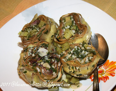 Carciofi alla romana e crostoni con baccalà, barba di frate e ovette di quaglia