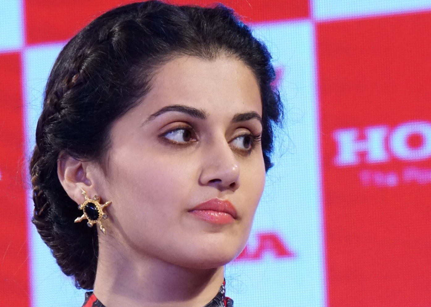 Taapsee Pannu UHD HD & High-Resolution Photo