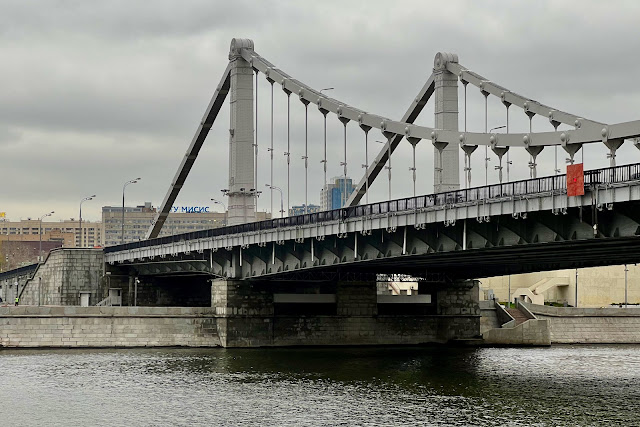 Пречистенская набережная, Москва-река, Крымский мост