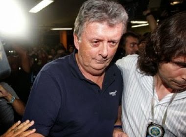 CEO de empresa acusada de máfia de ingressos da Copa foge da polícia pela porta dos fundos