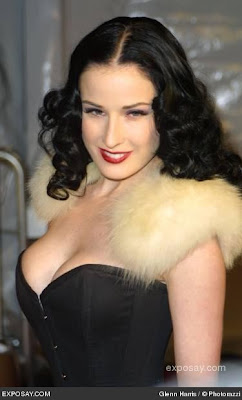 Dita Von Teese Show Her Exclusive Black Dress