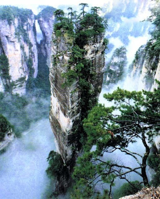 southern sky column mountains in the zhangjiajie national forest park china El Parque Forestal Nacional de Zhangjiajie, China bosque Pandora extraterrestre de Avatar.