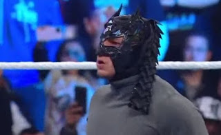 En WWE SmackDown, Dragon Lee mantiene rivalidad con Santos Escobar.
