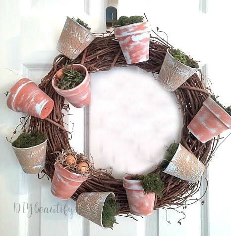 How to Make a Flower Pot Wreath with Moss - DIY Beautify