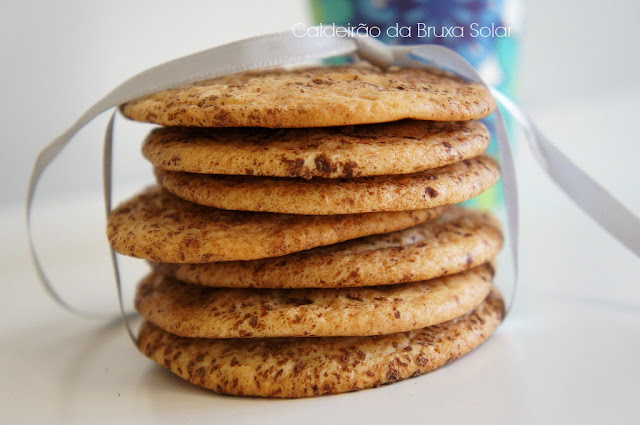 Cookies craquelados de chocolate branco