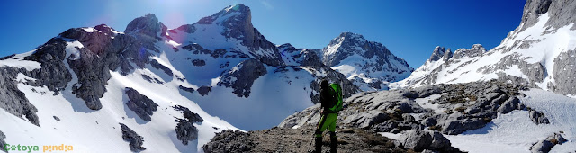 Ruta circular al Pico de Los Asturianos, Canal Parda y Traviesos en el Macizo del Cornión de Picos de Europa, regresando por Reseco