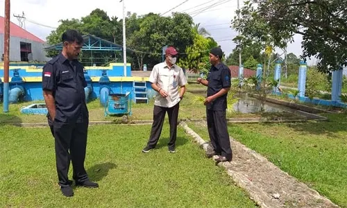 Bagikan Bingkisan Sembako, Direktur Utama Perumda Air Minum Kota Padang, Hendra Pebrizal: Mencari Berkah Dibulan Puasa