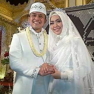 FOTO OKI SETIANA DEWI - ORY VITRIO MENIKAH 2014 Baju Busana Pengantin Muslim 