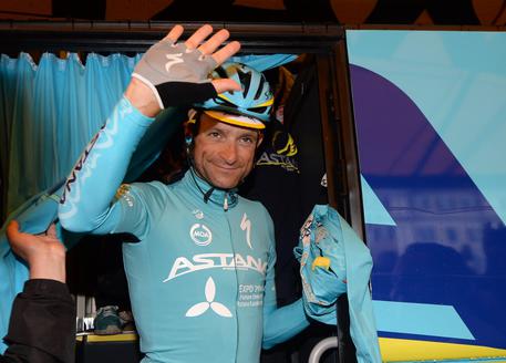 L’ultimo saluto a Michele Scarponi: presenti in cinquemila al suo funerale