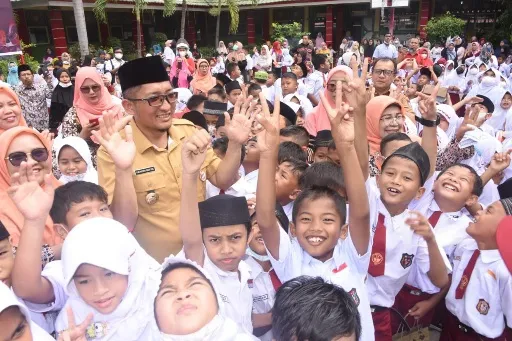 Wali Kota Hendri Septa Motivasi Siswa di Sumarak Juz Amma