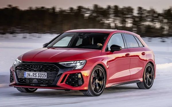 Novo Audi RS3 2022 permite condução com tração traseira e drift