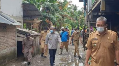 Bupati Pinrang Kunjungi Tanggul Jebol Dan Sambangi Warga Terdampak Banjir Di Lembang 