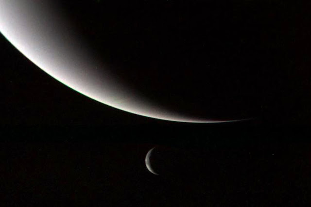 siluet-sabit-neptunus-dan-triton-voyager-informasi-astronomi