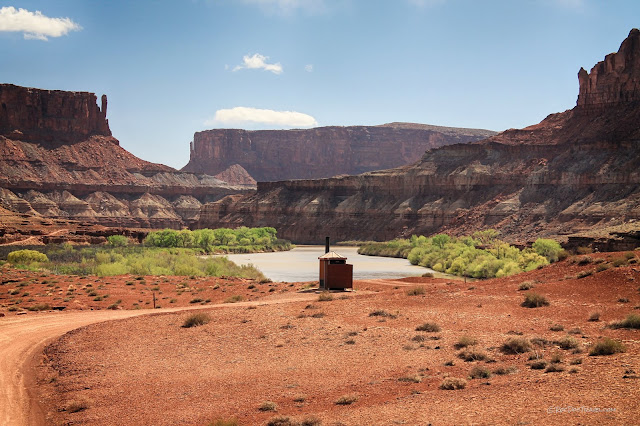 Canyonlands National Park Utah geology travel Dead Horse Point Mineral Bottom Road White Rim Trail Green River Colorado River copyright RocDocTravel.com