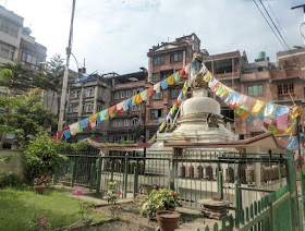 stupa nel centro storico di kathmandu