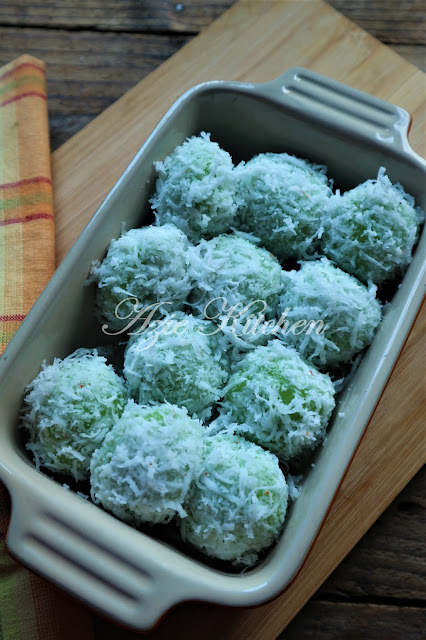 Kuih Onde Onde Lembut Dan Sedap - Azie Kitchen