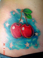 Tatuagem de cerejas com estrelas