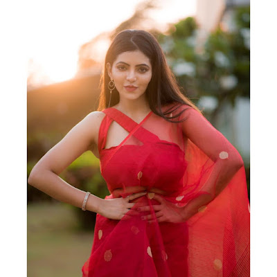 Actress Athulya Ravi Latest Hot Photos in Saree
